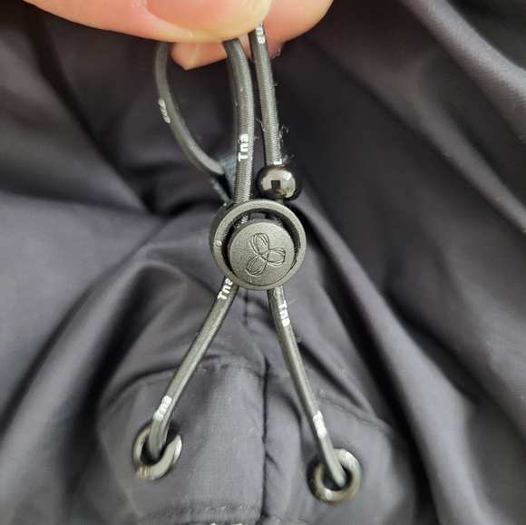 BNWT Aritzia TnA The Mega Puff Short Puffer Jacket XS - Picture 8 of 9